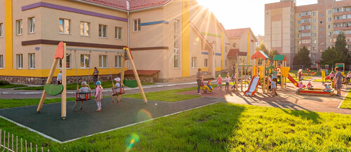 В нескольких вариантах вместимости — на 70, 80, 160–200 и 240–280 мест