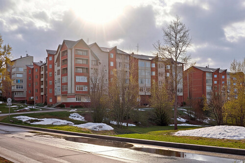 В Октябрьском районе г.Красноярска. Введен в эксплуатацию в 2002 г.